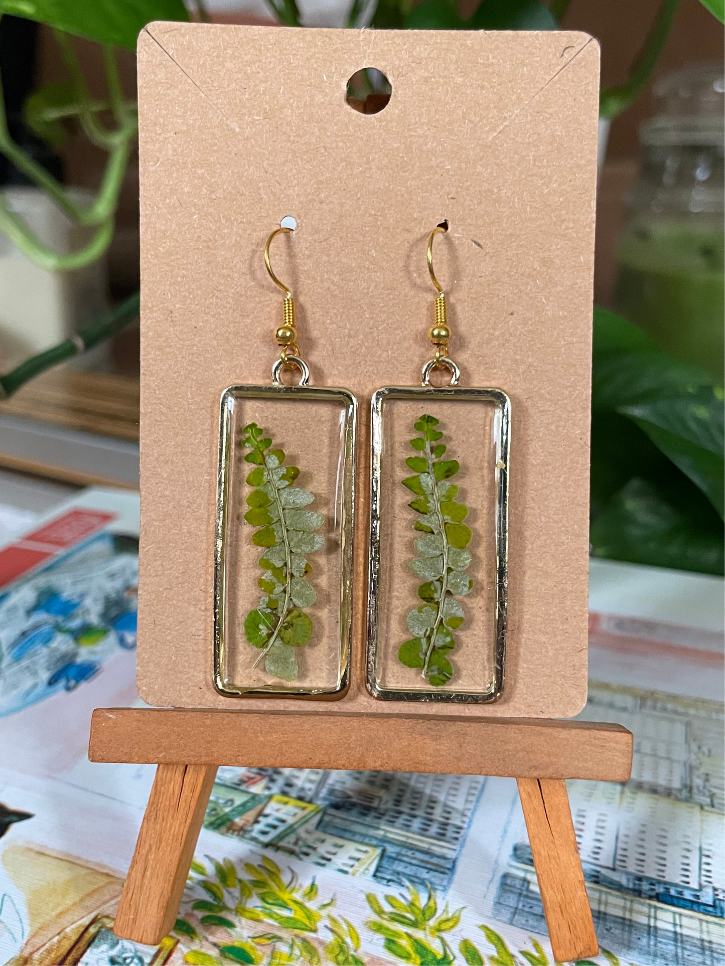 Resin gold pendant with leaves