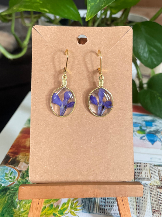 Resin circle pendants with purple flowers