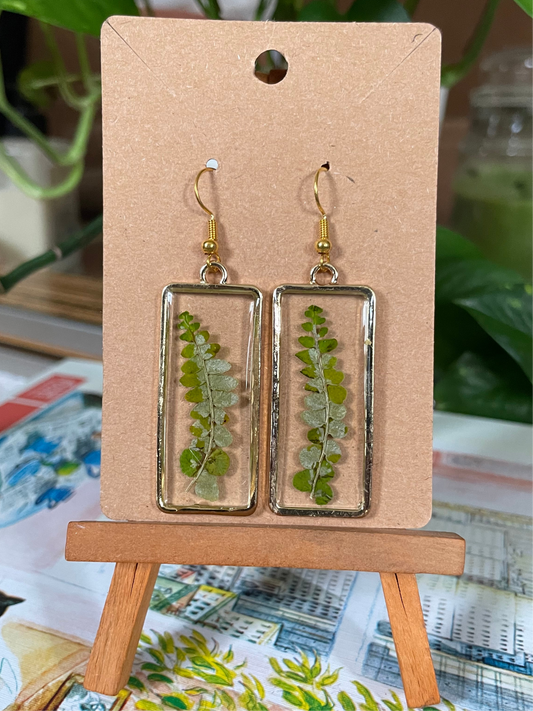 Resin gold pendant with leaves