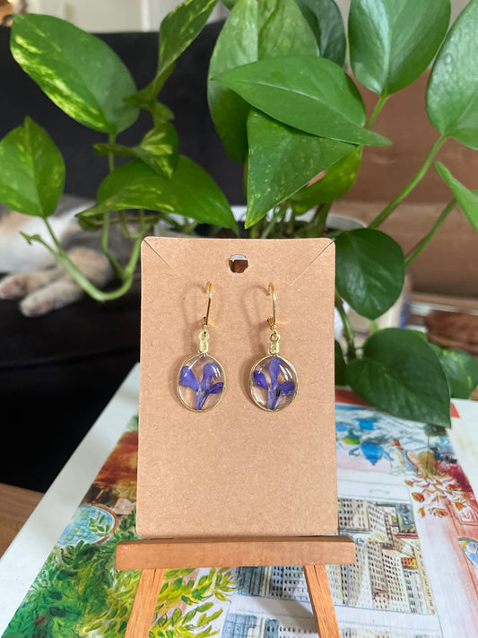 Resin circle pendants with purple flowers