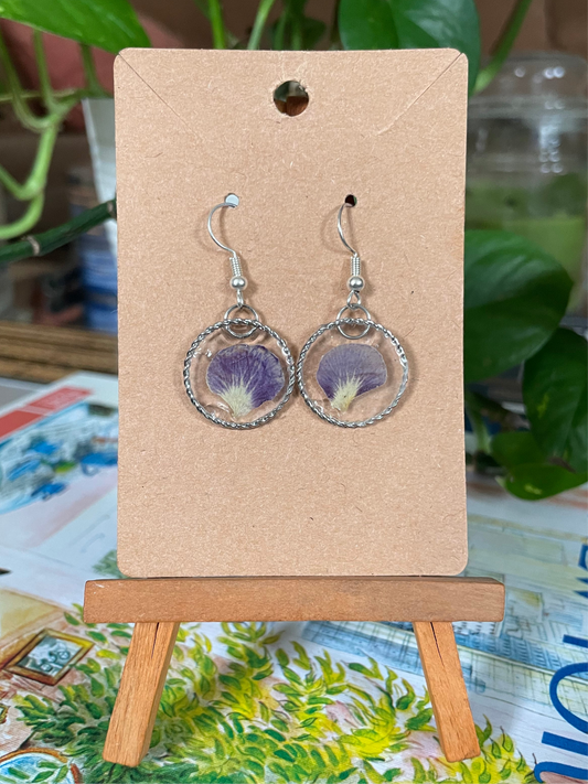 Silver resin pendants with purple flowers