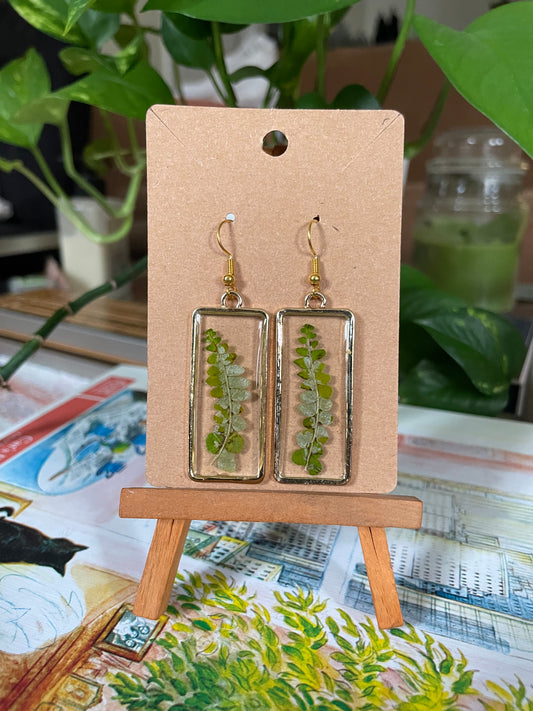 Resin gold pendant with leaves