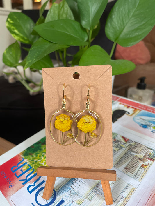 Resin circle pendant with yellow flowers