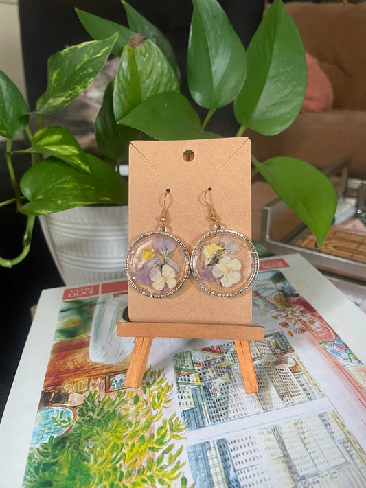 Resin circle pendants with multicolored flowers