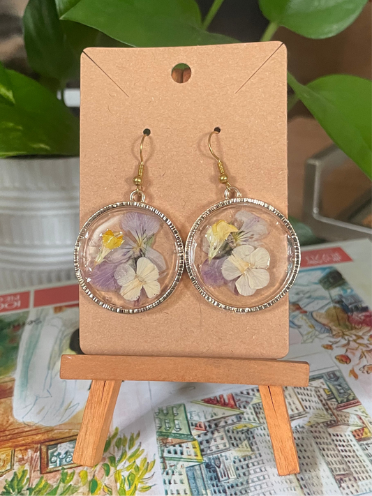 Resin circle pendants with multicolored flowers